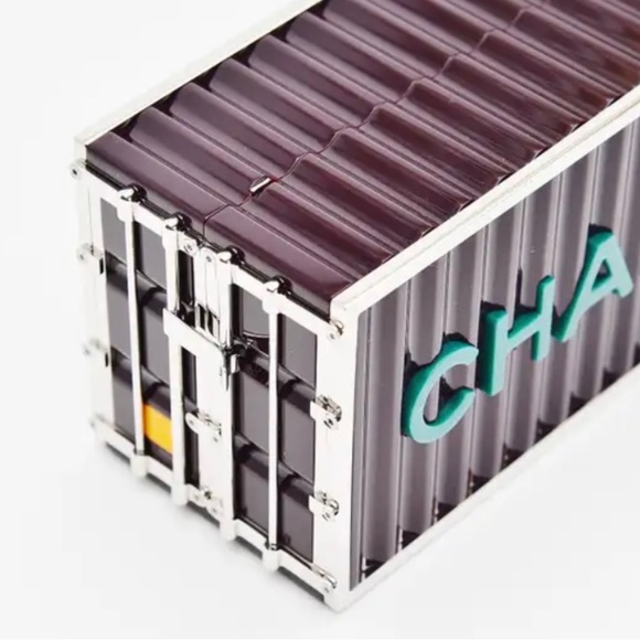 CHANEL SUPER RARE RUNWAY BAG - Picture 4 of 7